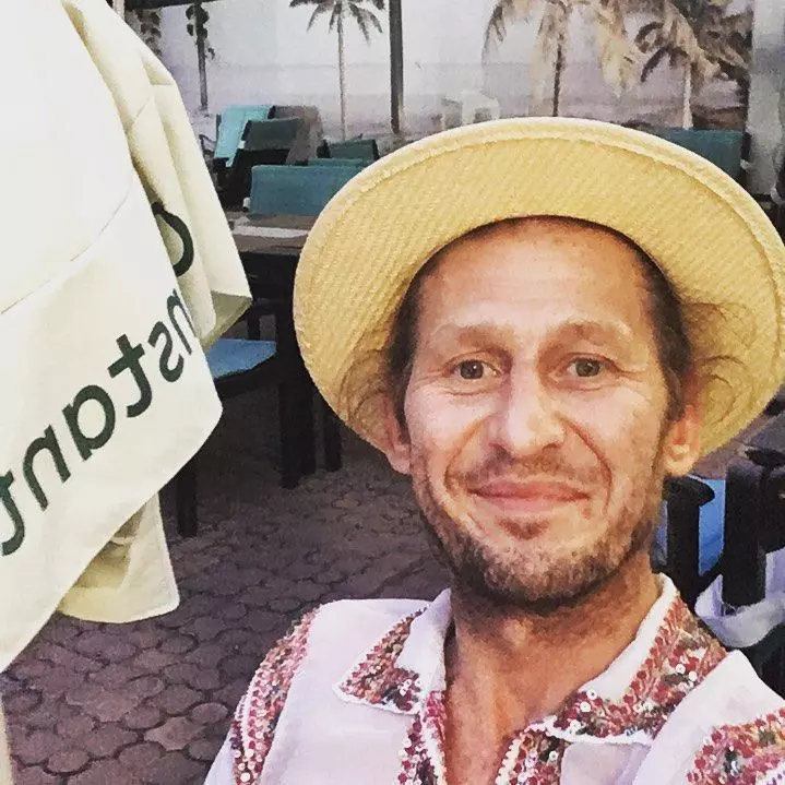 mircea solcanu cu palarie