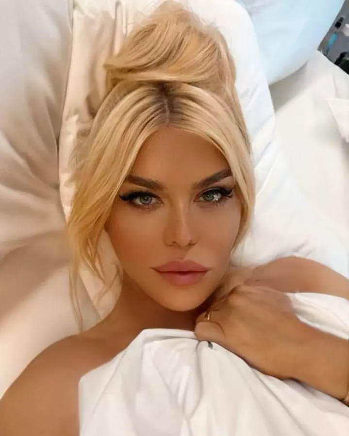 Loredana-Groza-a-pozat-fara-lengerie-intima-pe-Internet-7