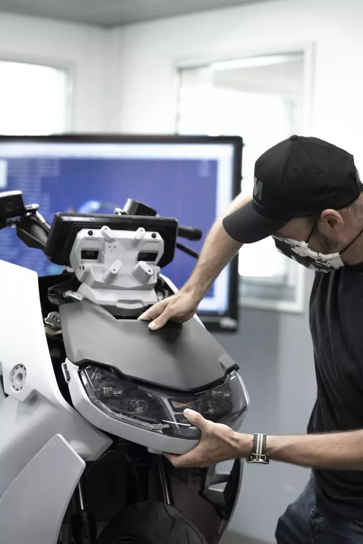 BMW Motorrad Definition CE 04 016