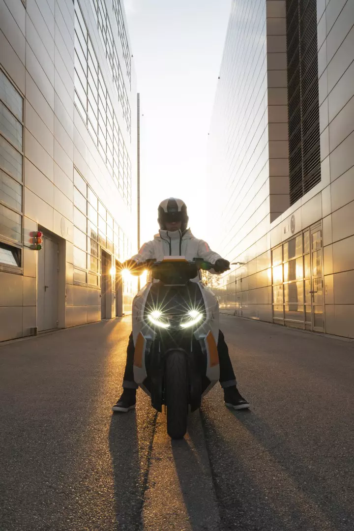 BMW Motorrad Definition CE 04 035