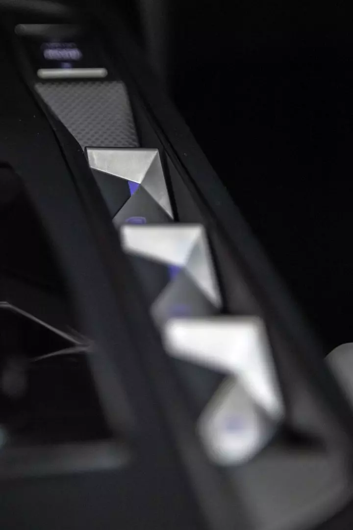 DS3 Crossback E-Tense 050