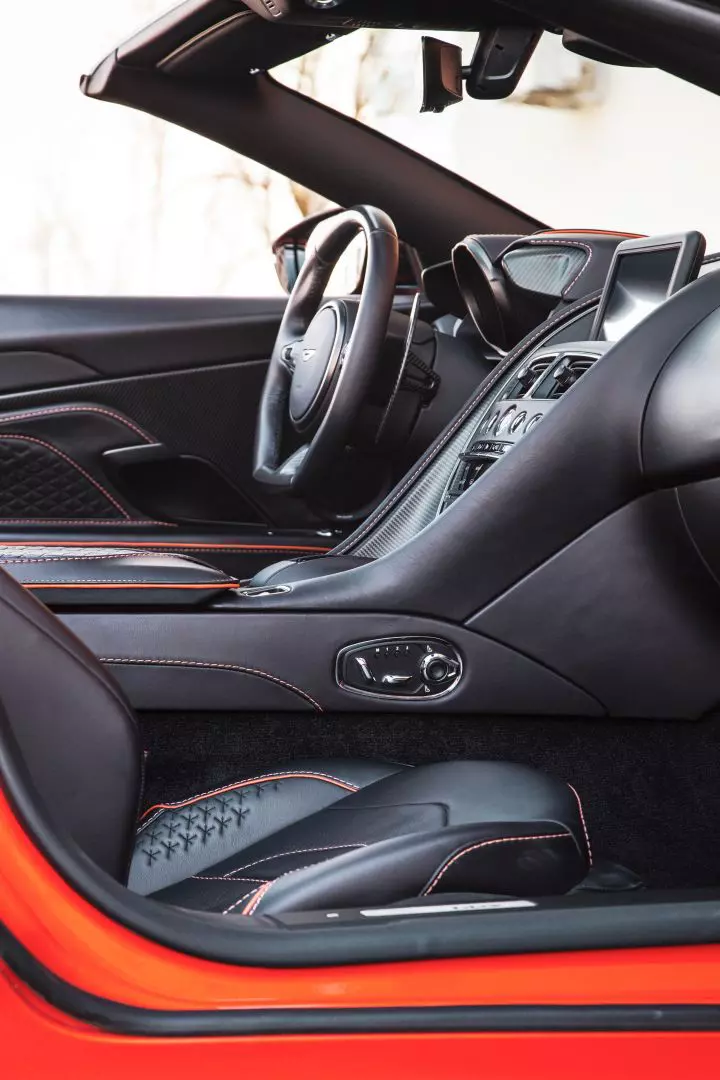 Aston Martin DBS 058