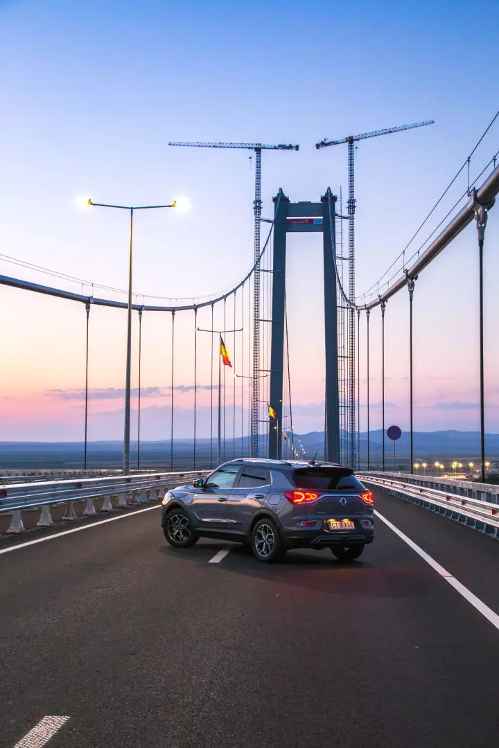 Oana si SsangYong Korando low res 009