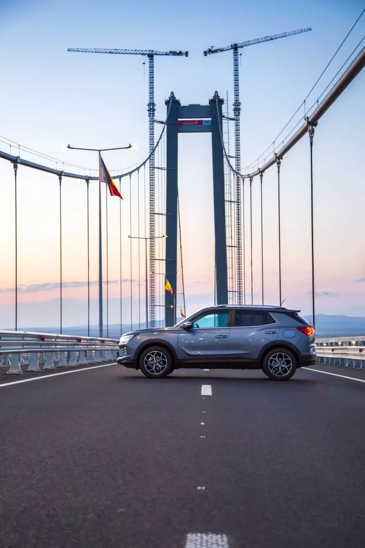 Oana si SsangYong Korando low res 015