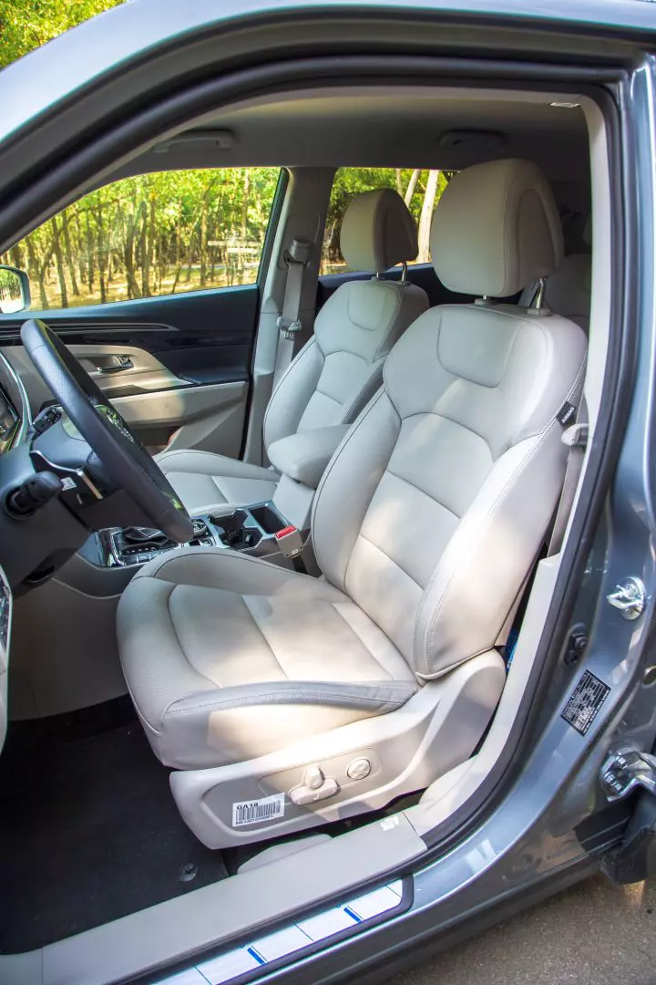 Oana si SsangYong Korando low res 082