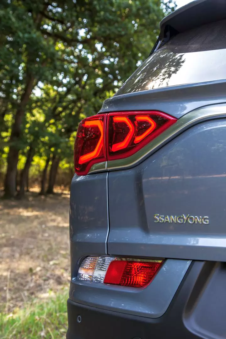 Oana si SsangYong Korando low res 085