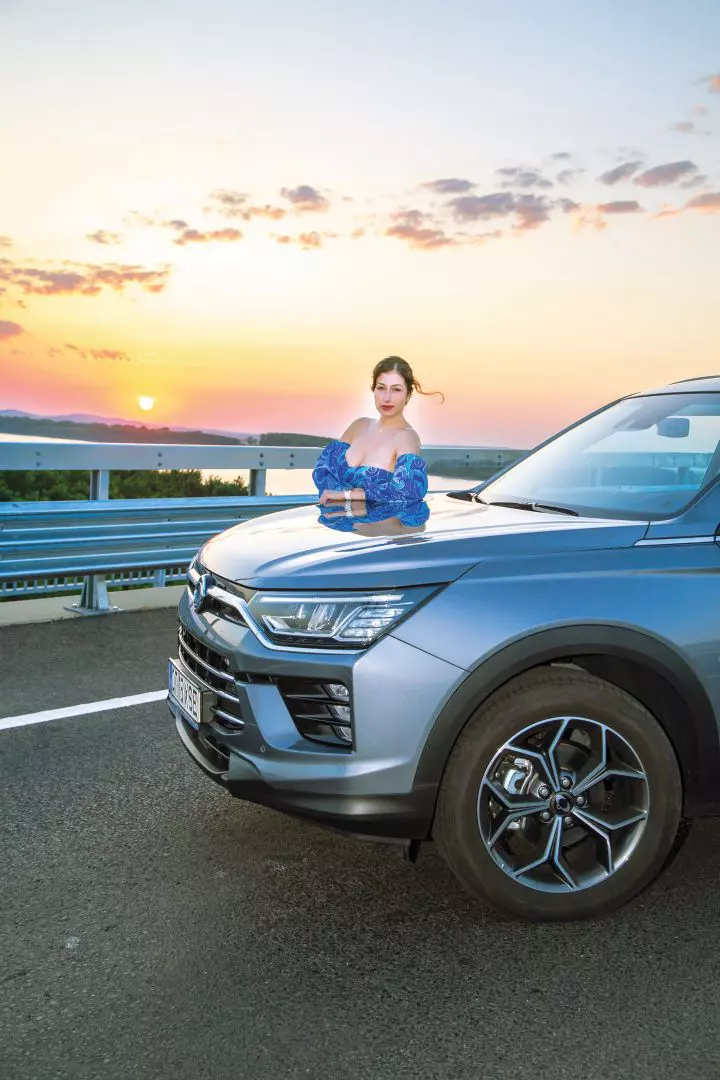 Oana si SsangYong Rexton low res 001