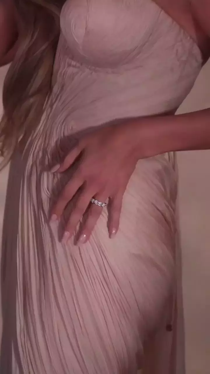 jennifer-lopez-intr-o-rochie-creata-de-maria-lucia-hohan-4