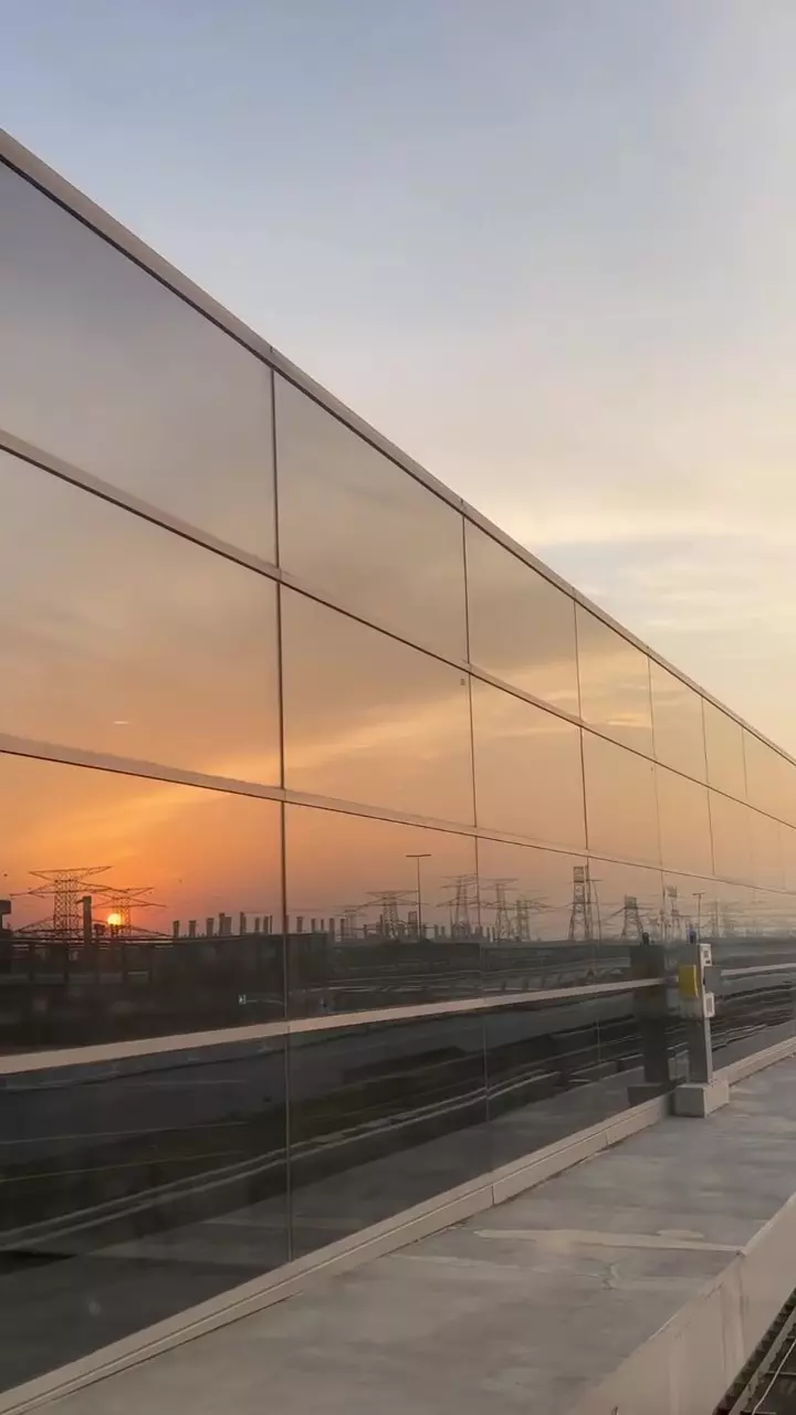 metroul din Dubai Iulia Vântur