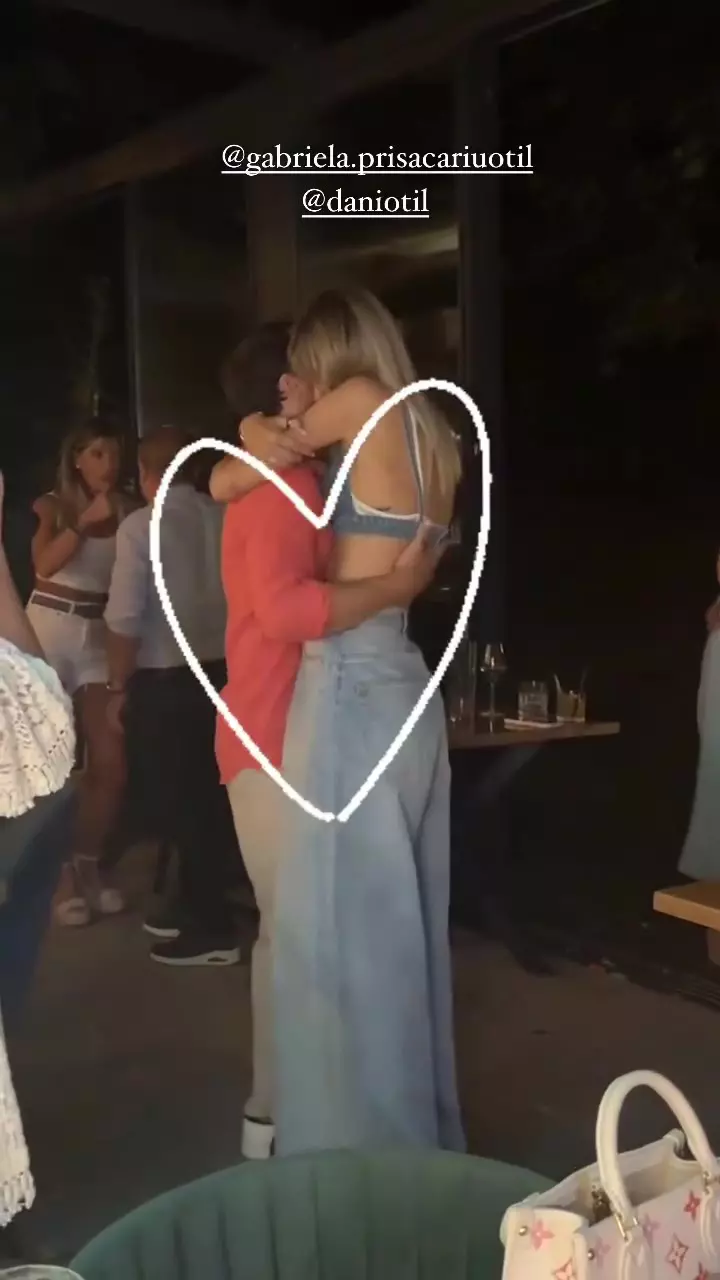 Dani Oțil petrecere surpriză 44 ani