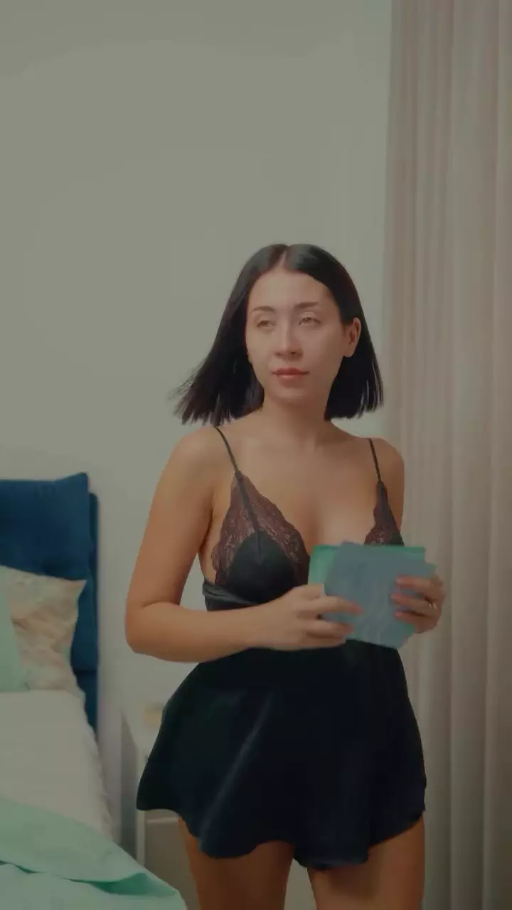 Nicole Cherry într-un videoclip promoțional publicat pe 7 septembrie, după ce a anunțat că s-a mutat în casă nouă