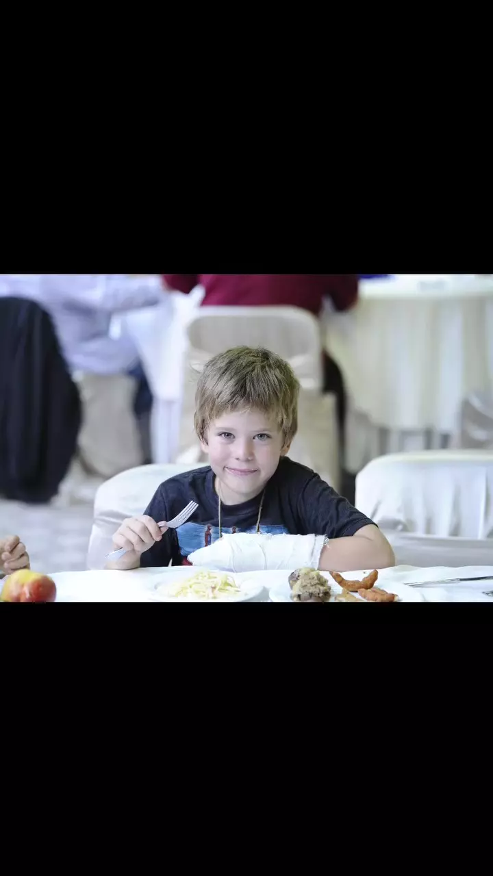 Albert Iovan, fiul Romaniței Iovan și a lui Adrian Iovan (3)