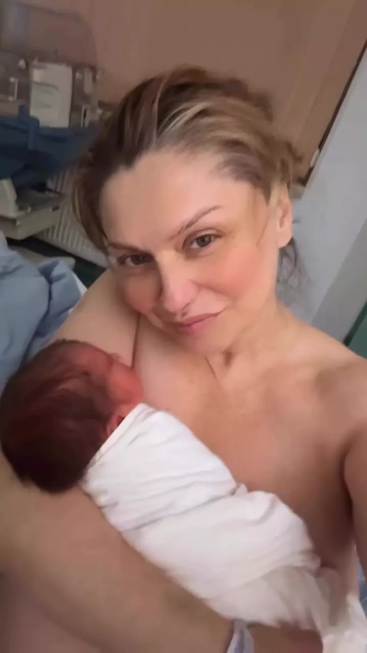 Cristina Cioran primele imagini cu al doilea copil (1)