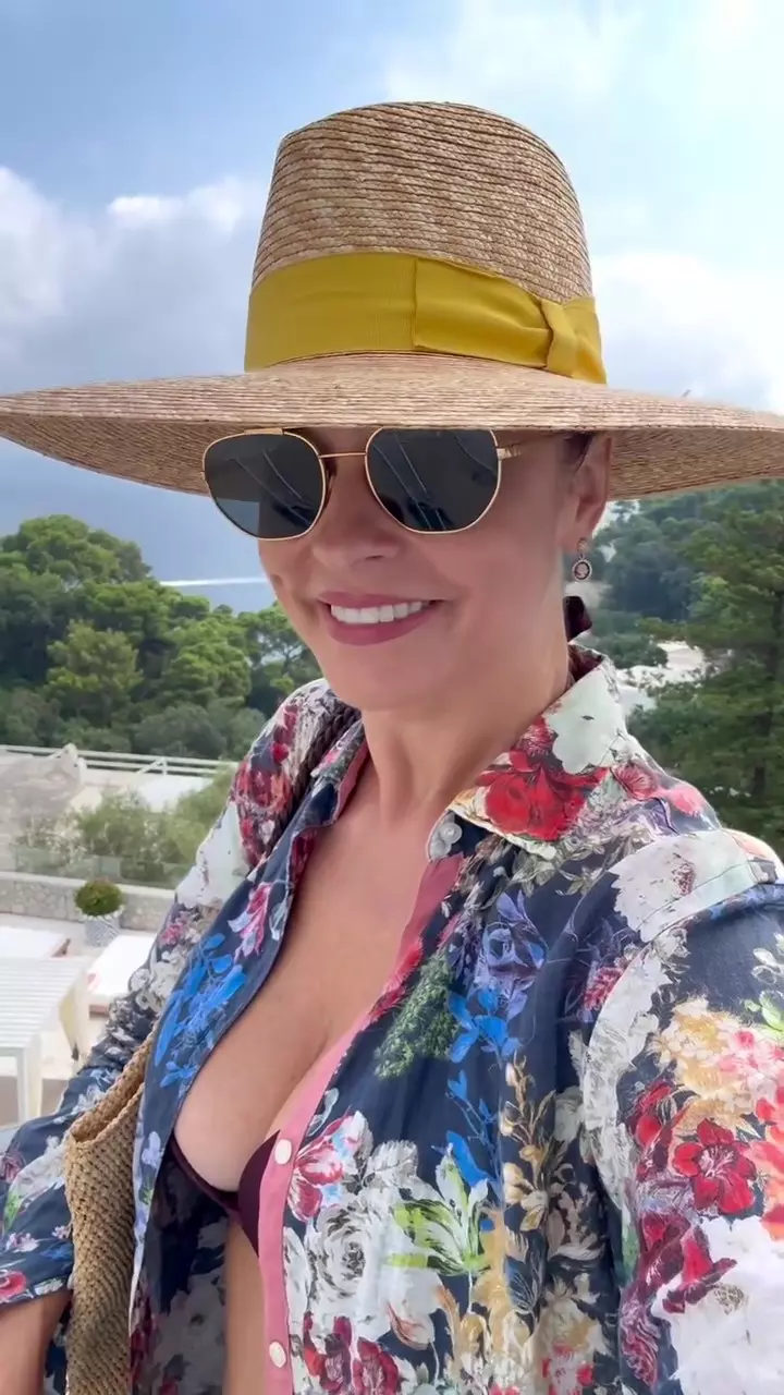 Andreea Marin în costum de baie din două piese, la 51 de ani (4)