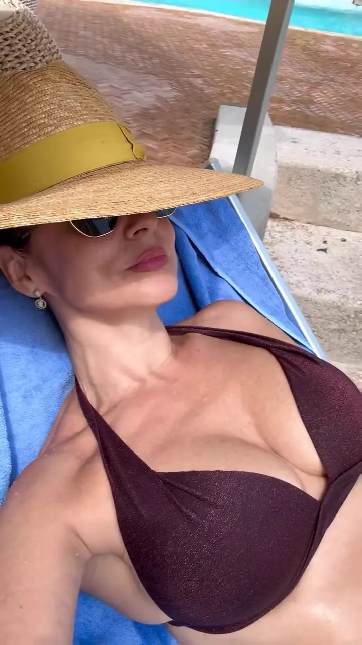 Andreea Marin în costum de baie din două piese, la 51 de ani (5)