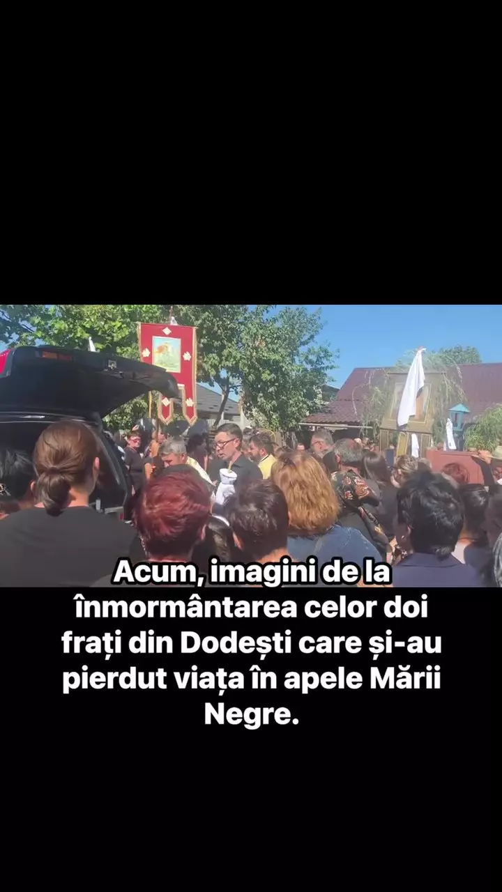 Imagini de la înmormântarea celor doi frați înecați la Olimp (1)
