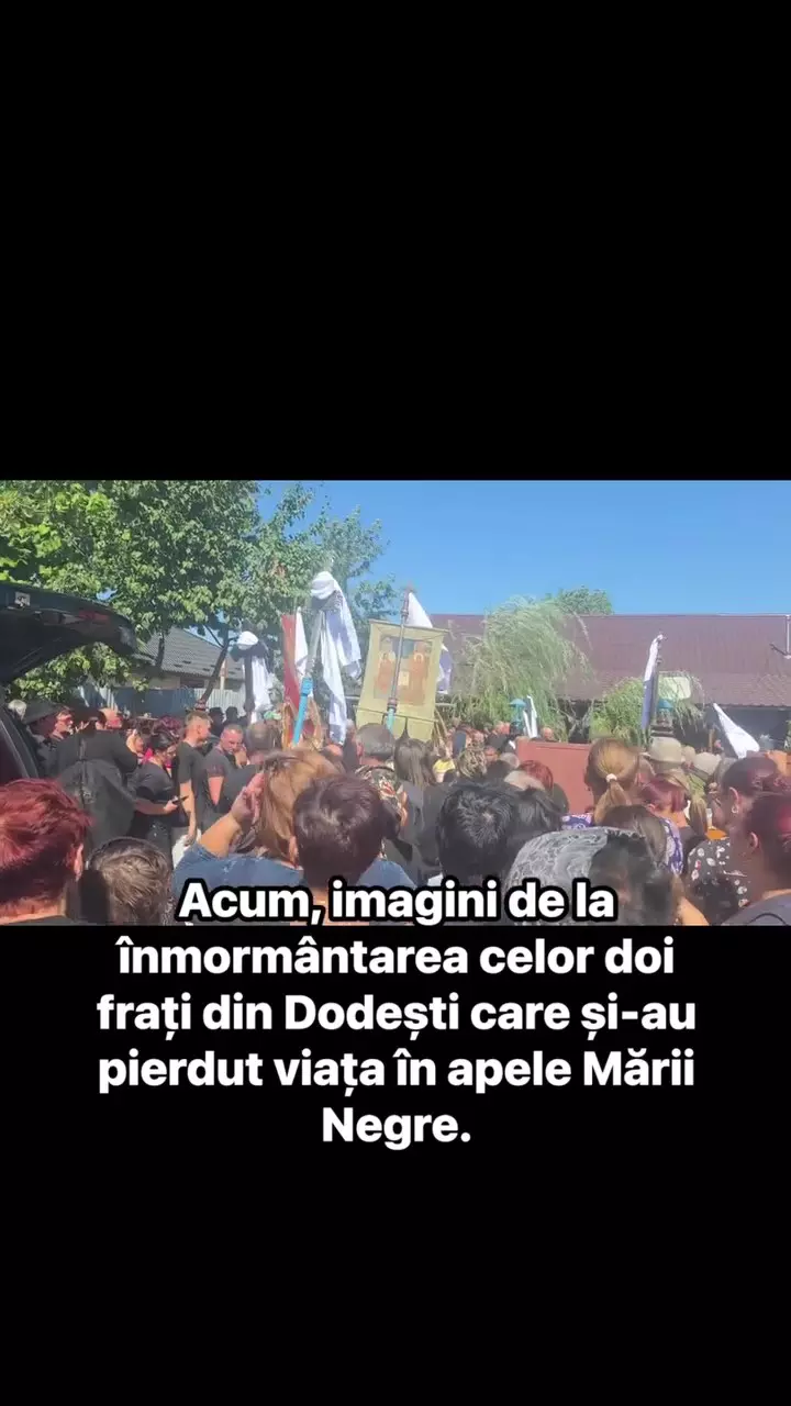 Imagini de la înmormântarea celor doi frați înecați la Olimp (2)