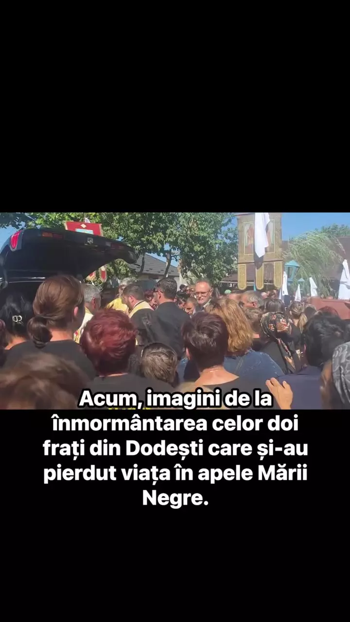 Imagini de la înmormântarea celor doi frați înecați la Olimp (3)