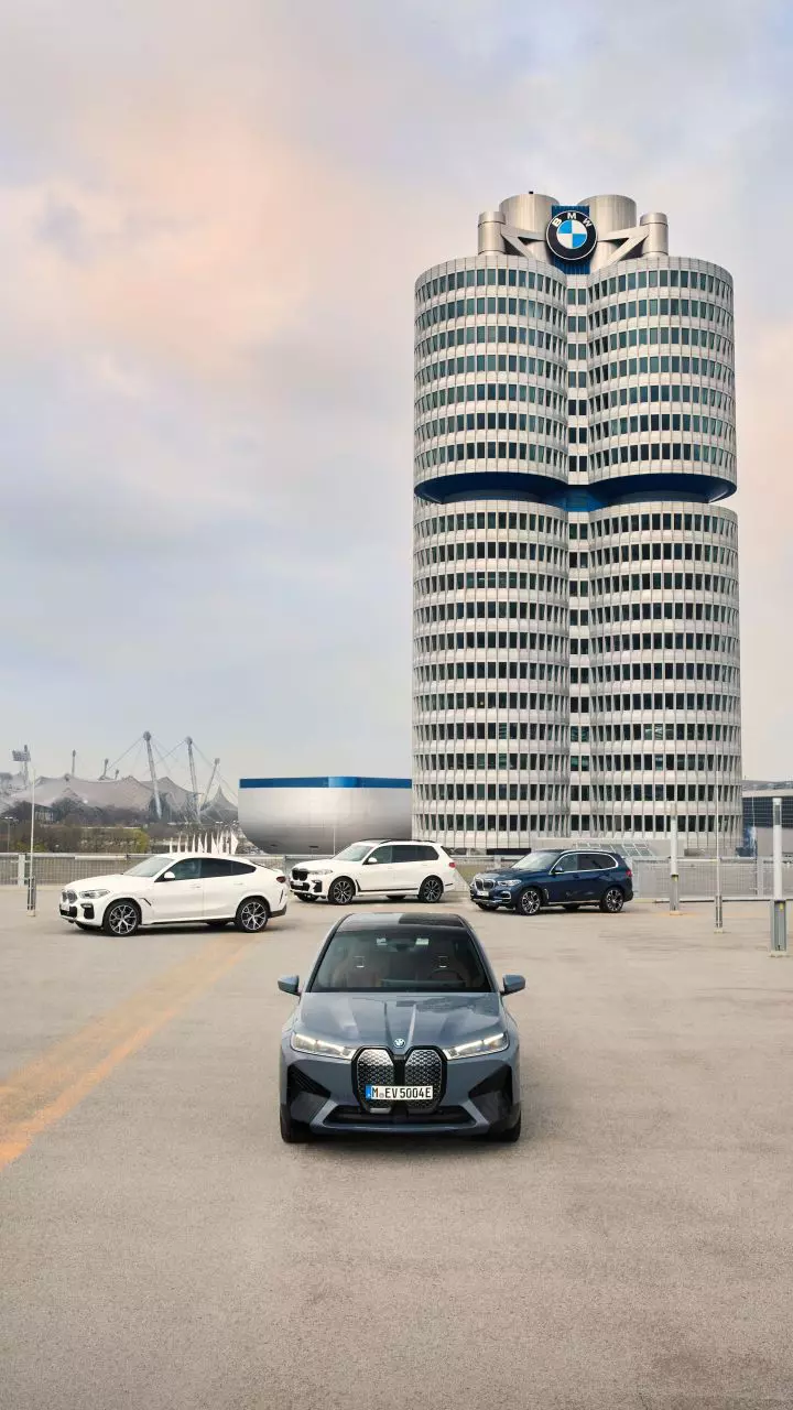 BMW iX si BMW i4 13