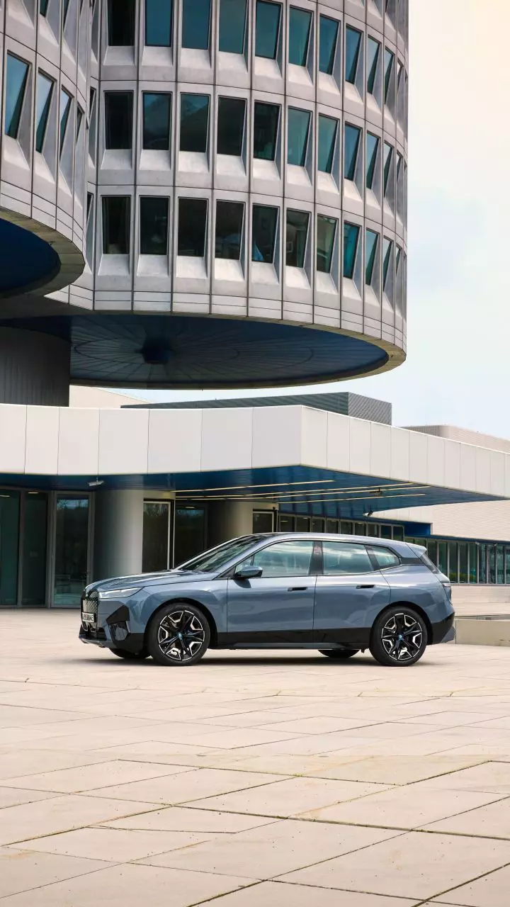 BMW iX si BMW i4 34