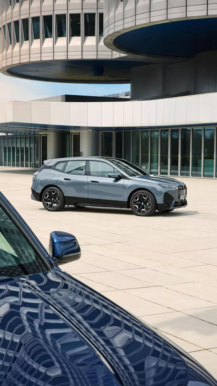 BMW iX si BMW i4 42