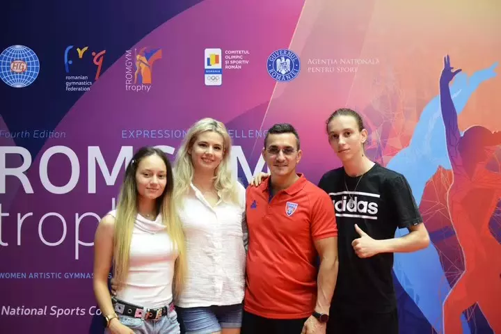 Marian Drăgulescu, logodnica lui, Simona Carmen, și copiii fostului gimnast, Beatrice și Richard