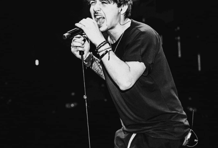 (P) Cinci titluri de carti ale caror subiecte te captiveaza