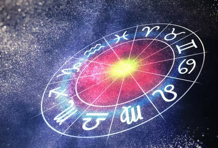 Horoscop 15 martie 2022. Vărsătorii au probleme cu banii