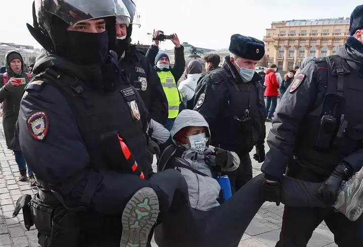 Alec Baldwin, noi declarații privind ancheta referitoare la moartea Halynei Hutchins: "Oamenii care au bani nu sunt neglijenți"