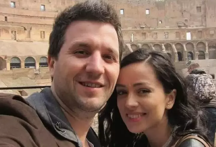 Cum s-a îmbrăcat Carmen Iohannis la balul de absolvire al elevilor săi. Prima Doamnă a purtat un accesoriu neașteptat