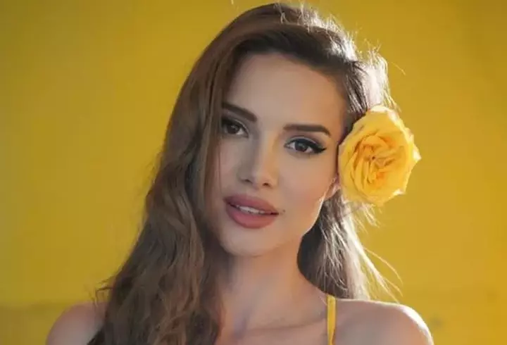 Fiica Andreei Berecleanu a apărut pe Instagram într-un costum de baie minuscul. Eva Zaharescu e foarte sexy, la 20 de ani