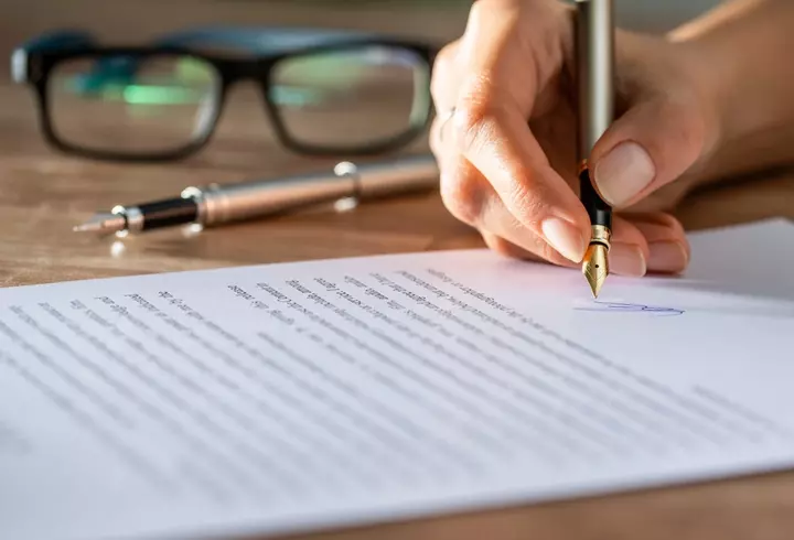 FOREO UFO ajută la refacerea pielii după expunerea îndelungată la soare