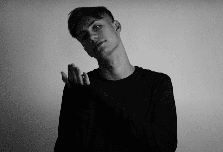 Ce vedete au datorii la Adina Buzatu. Stilista le-a dezvăluit numele: „Am vorbit și cu Alex Velea că are să-mi dea bani”