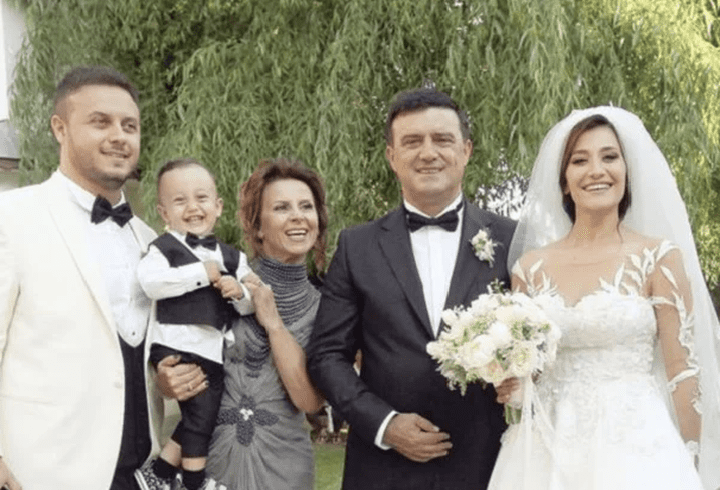 Ruby a purtat o rochie din folie alimentară la VIVA! Influencers Party 2022: "Nu există mai sustenabil de atât"