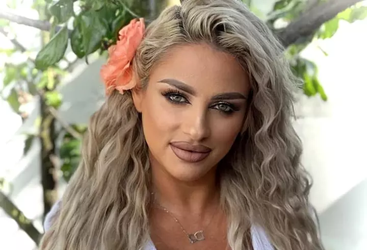 Ruby a purtat o rochie din folie alimentară la VIVA! Influencers Party 2022: "Nu există mai sustenabil de atât"