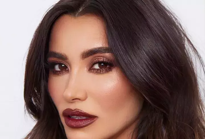 Primele imagini de la parastasul organizat de Anamaria Prodan la cimitirul Bellu, în memoria mamei sale, Ionela Prodan