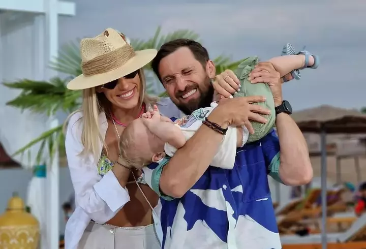 Ilie Năstase neagă despărțirea de Ioana Simion, deși ea a spus că ruptura e definitivă: „Stau cu ea în aceeași casă. De ce să mă împac, când noi doi nu am fost certați?”