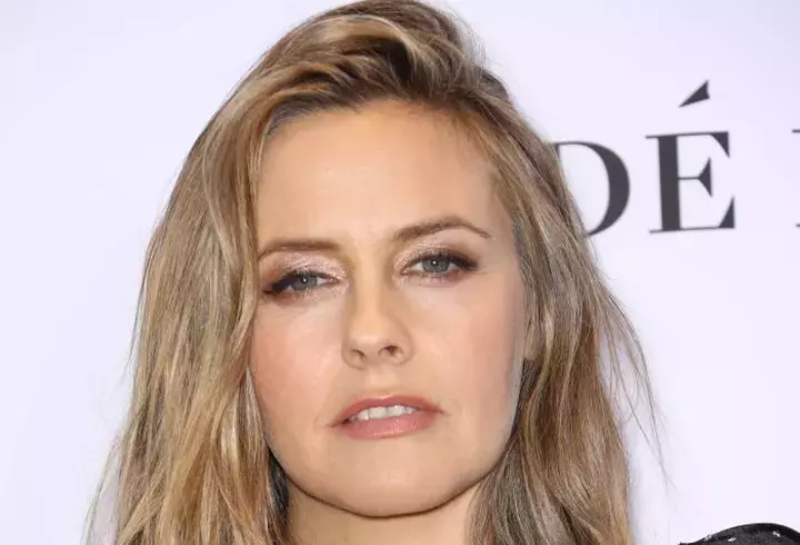 alicia-silverstone-a-pozat-goala-3