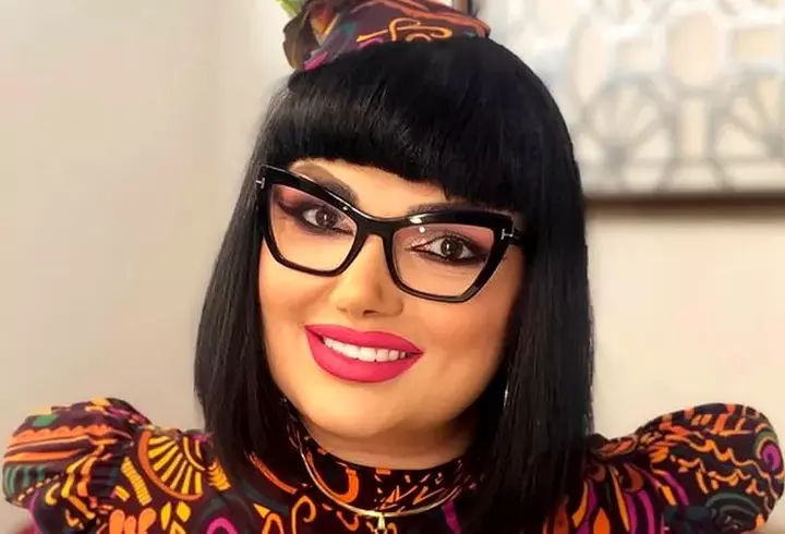 Andreea Raicu s-a pozat în ipostaze sexy, în vacanța din Thailanda. Fanii au asaltat-o cu întrebări: "Cine îți face poza când ești dezbrăcată?"