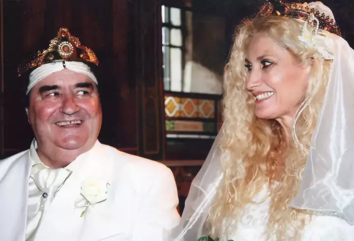 Cum s-a distrat Florin Salam cu familia lui, la scurt timp după ce a fost dat afară de la nunta din Craiova: "100 de ani de bucurie". A dansat în plină stradă