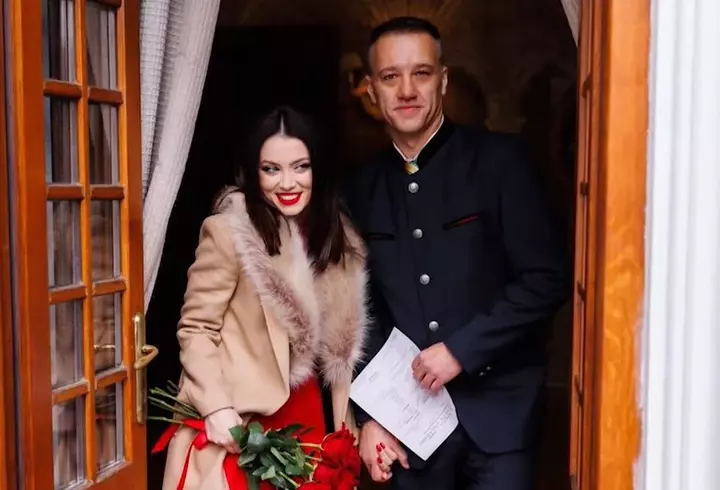 Cum s-a distrat Florin Salam cu familia lui, la scurt timp după ce a fost dat afară de la nunta din Craiova: "100 de ani de bucurie". A dansat în plină stradă