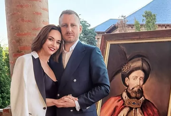 Ce cadouri a primit George Rotaru, cântărețul lui Ceaușescu, de ziua lui. Natalia Duminică de la Survivor i-a dansat din buric / EXCLUSIV