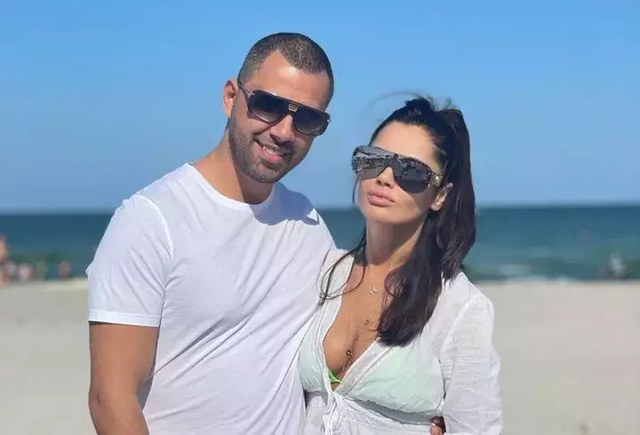 povestea-de-dragoste-dintre-oana-zavoranu-si-alex-ashraf-copy-copy-1