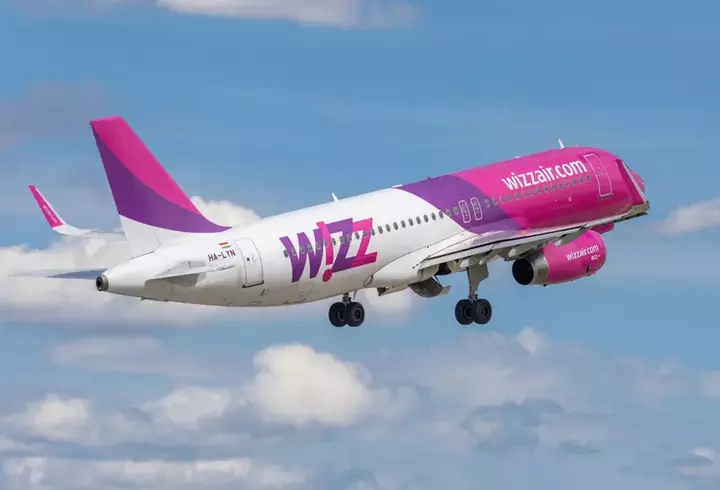 Wizz Air elimină zborurile spre încă trei destinații turistice din Europa. În total sunt 12 rute anulate!