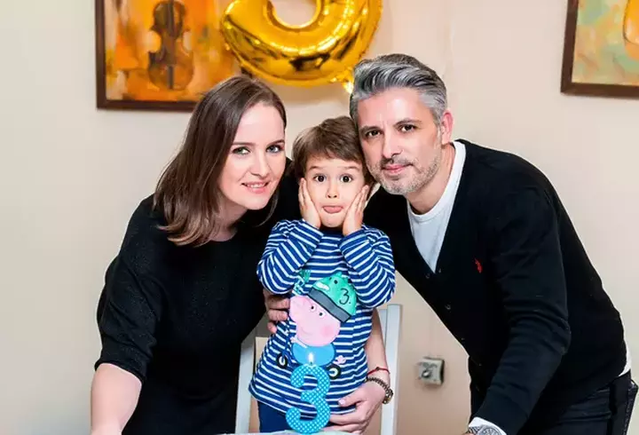 Oana Roman o duce pe fiica ei la psiholog, din cauza lui Marius Elisei: "Este extrem de afectată emoțional din cauza lipsei totale a tatălui. Nu a plătit niciodată pensia alimentară, deși este 500 de lei"