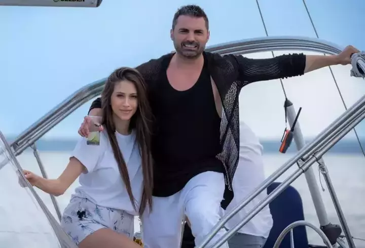 Ce ascunde Andreea Esca în fața camerelor. Detaliul pe care nimeni nu l-a observat de 30 de ani: „Mi-a spus să fiu atentă cum să îmi pună lumina, să nu se vadă acest lucru”