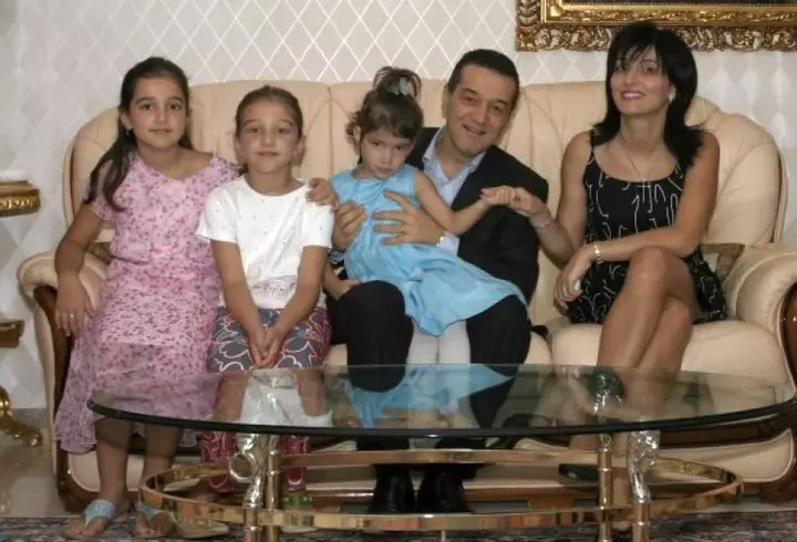 Iuliana Marciuc a dezvăluit că fostul ei soț, Remus Posea, a murit: „Aceste lucruri m-au determinat să particip la înmormântarea lui, în urmă cu doi ani”. Ce relație au avut după divorț