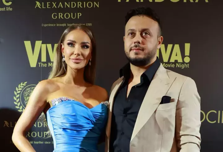 Bianca Drăgușanu, cu sânii la vedere într-o bluză transparentă și mulată. Vedeta a dezvăluit ultimele operații estetice pe care și le-a făcut