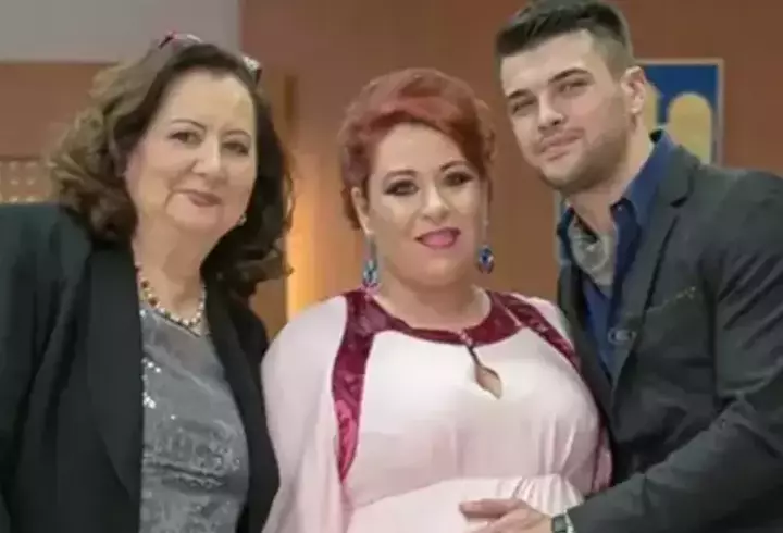 Oana Roman și-a dorit ca Marius Elisei să-și găsească o iubită în timpul relației lor: "Eu m-am rugat, la propriu, pentru că mi-am dat seama că nu se va încheia dacă el nu-și va găsi pe altcineva"