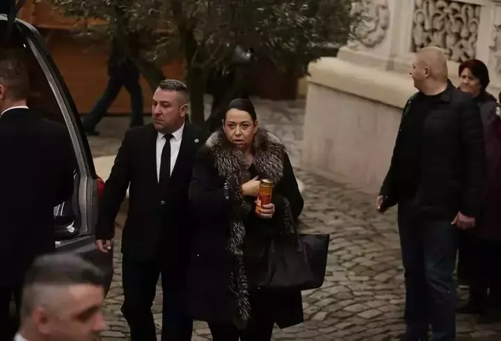 Oana Roman și-a dorit ca Marius Elisei să-și găsească o iubită în timpul relației lor: "Eu m-am rugat, la propriu, pentru că mi-am dat seama că nu se va încheia dacă el nu-și va găsi pe altcineva"